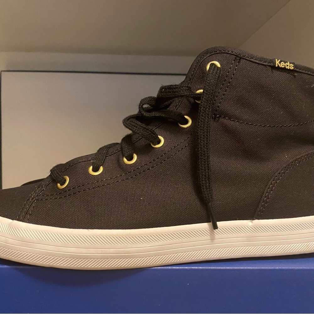 Women Ked’s Black with Gold Trim Size 8